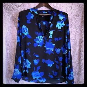 Larry Levine soft AF blue and black blouse 🔥🔥